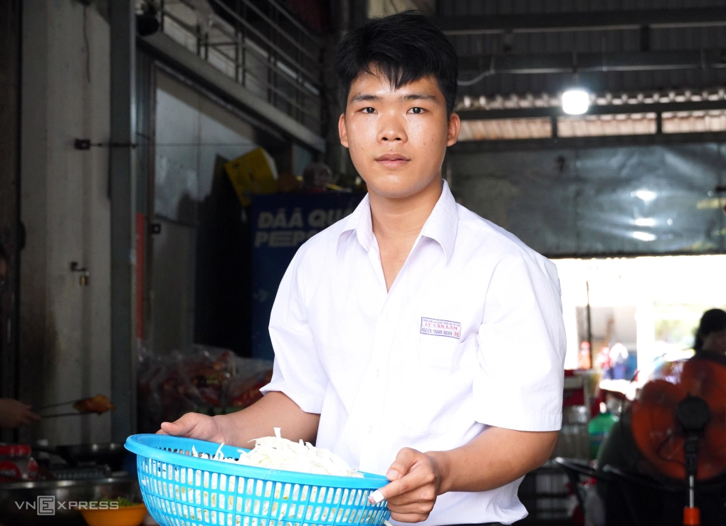 Nghị lực của chàng trai 19 tuổi học lớp 9 | Câu chuyện truyền cảm hứng | Nghề Giáo