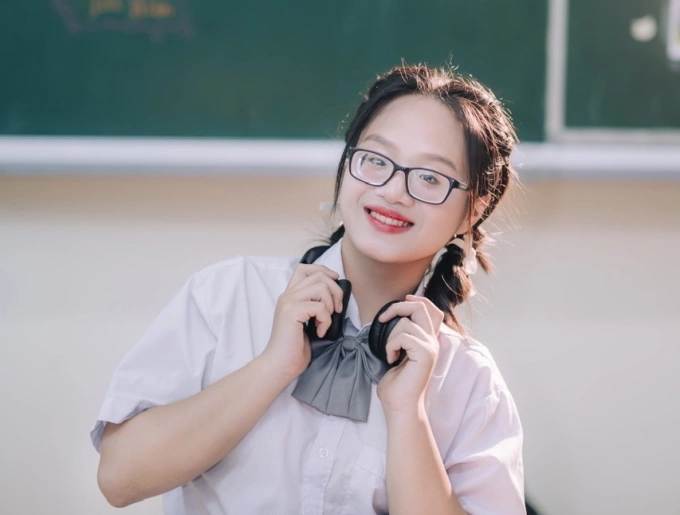 Cô gái cận 15 diop giành học bổng toàn phần đại học | Câu chuyện truyền cảm hứng | Nghề Giáo