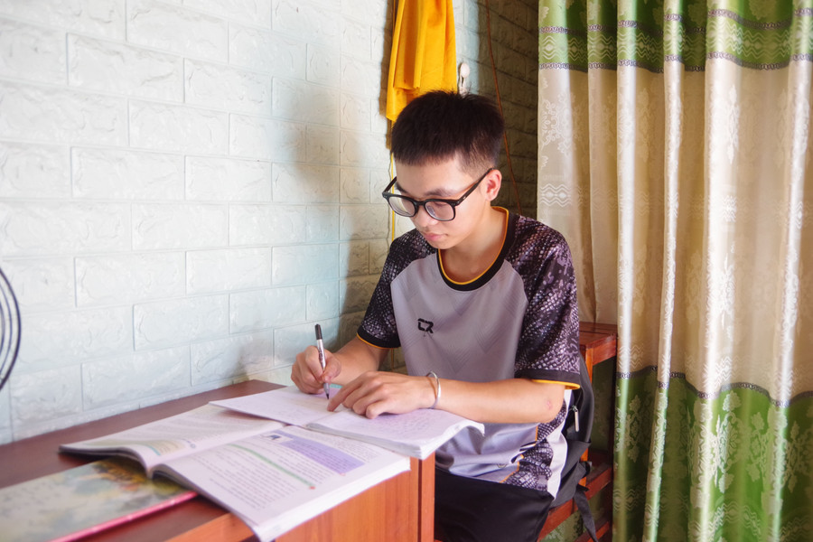 Xót xa cậu học trò mồ côi nhiều lần bất lực trước ước mơ đèn sách | Câu chuyện truyền cảm hứng | Nghề Giáo