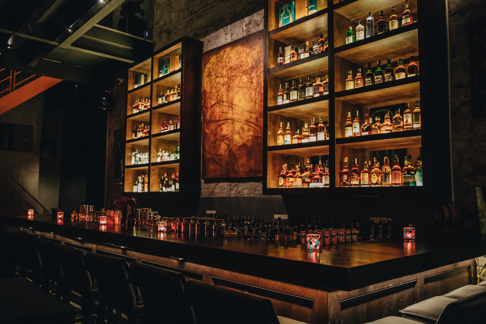 Thưởng thức cocktail trong triển lãm nghệ thuật đầy cuốn hút