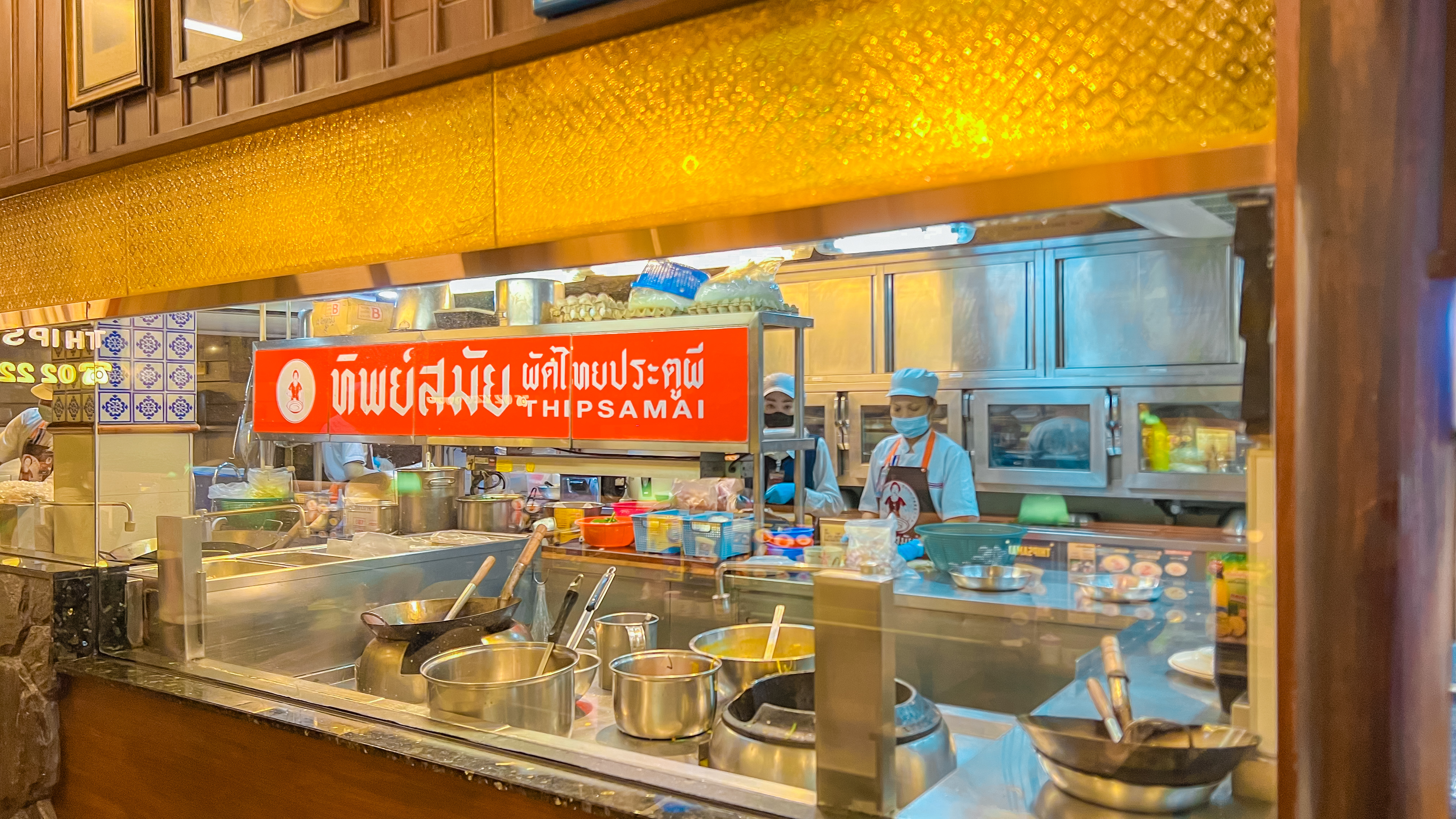 Tết Songkran rực rỡ với hương vị Pad Thái “huyền thoại” tại Thip Samai