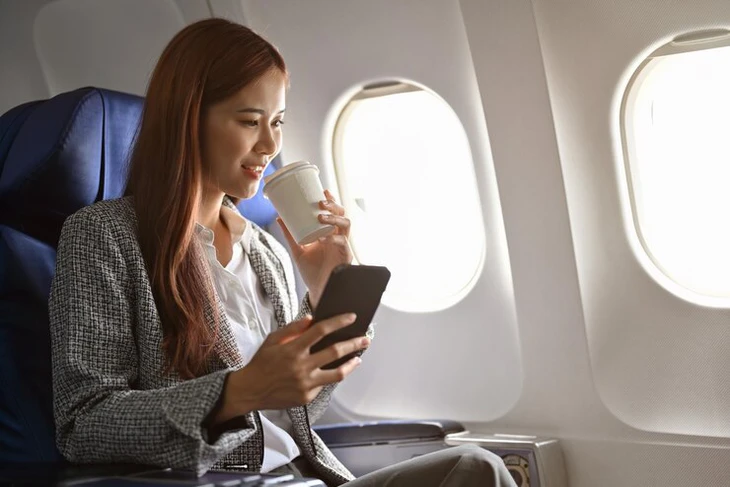 Lên máy bay, nhớ đừng đi giày dép hở mũi