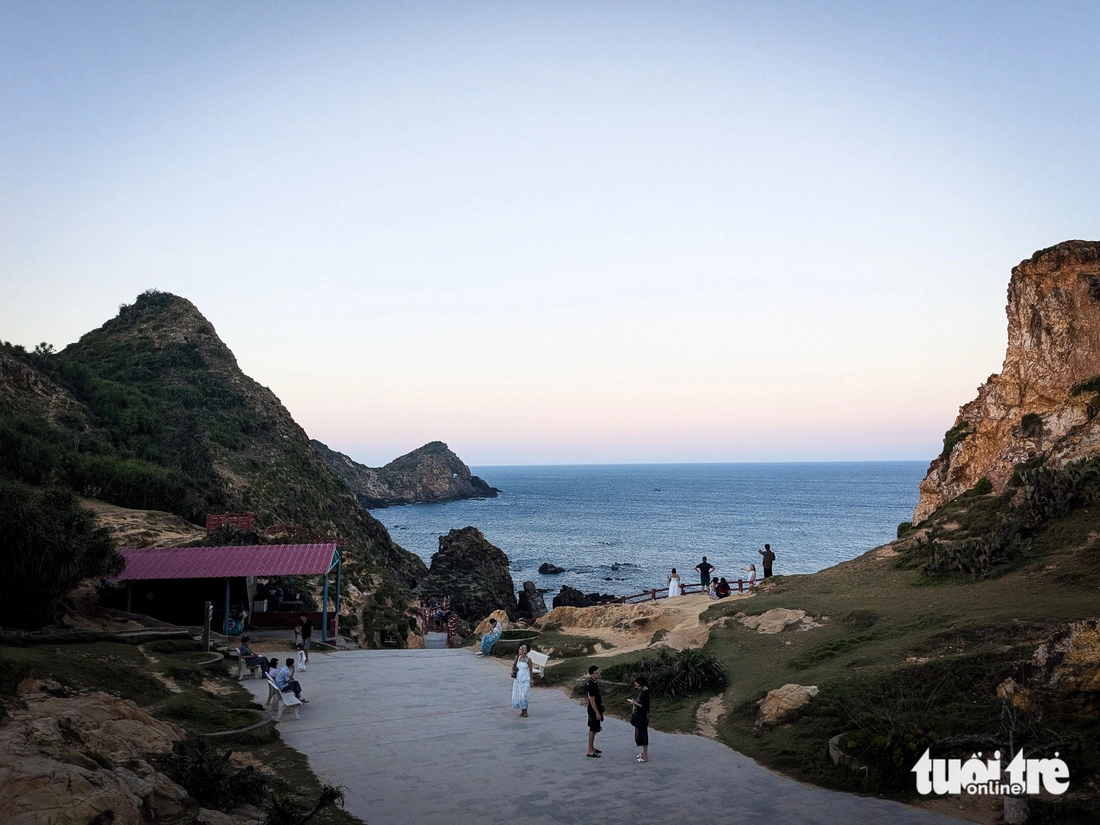 Cảnh đẹp ngỡ ngàng ở Giếng Tiên nơi lùm xùm Juky San mặc bikini chụp ảnh