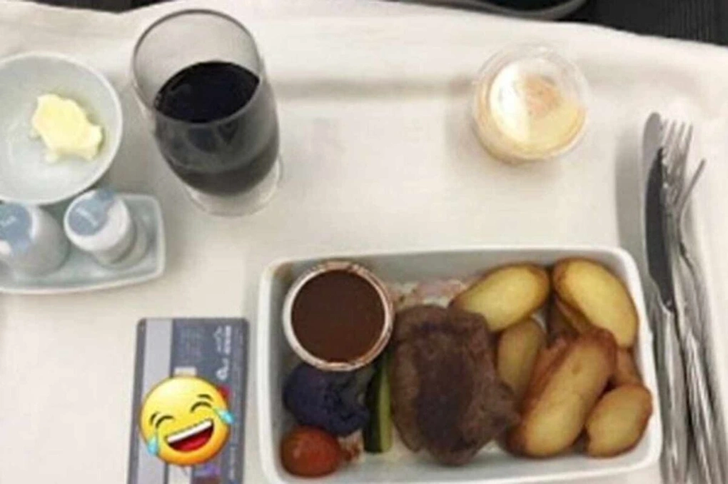 Mỹ: Khách chê suất ăn ở khoang hạng nhất trên máy bay như thịt in 3D