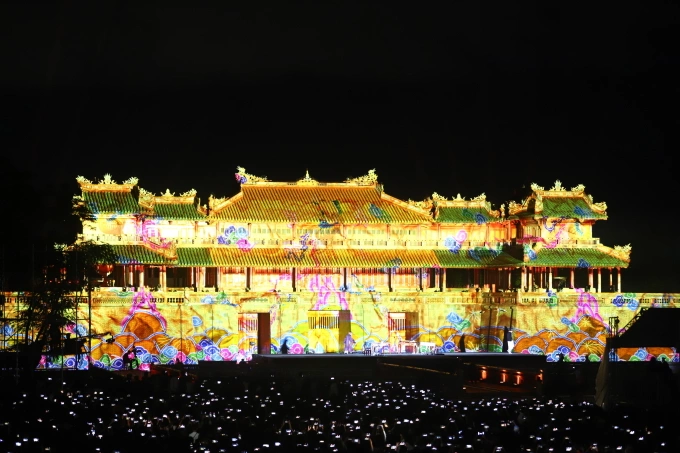 Trải nghiệm đêm Trung thu Hoàng cung miễn phí ở Đại nội Huế