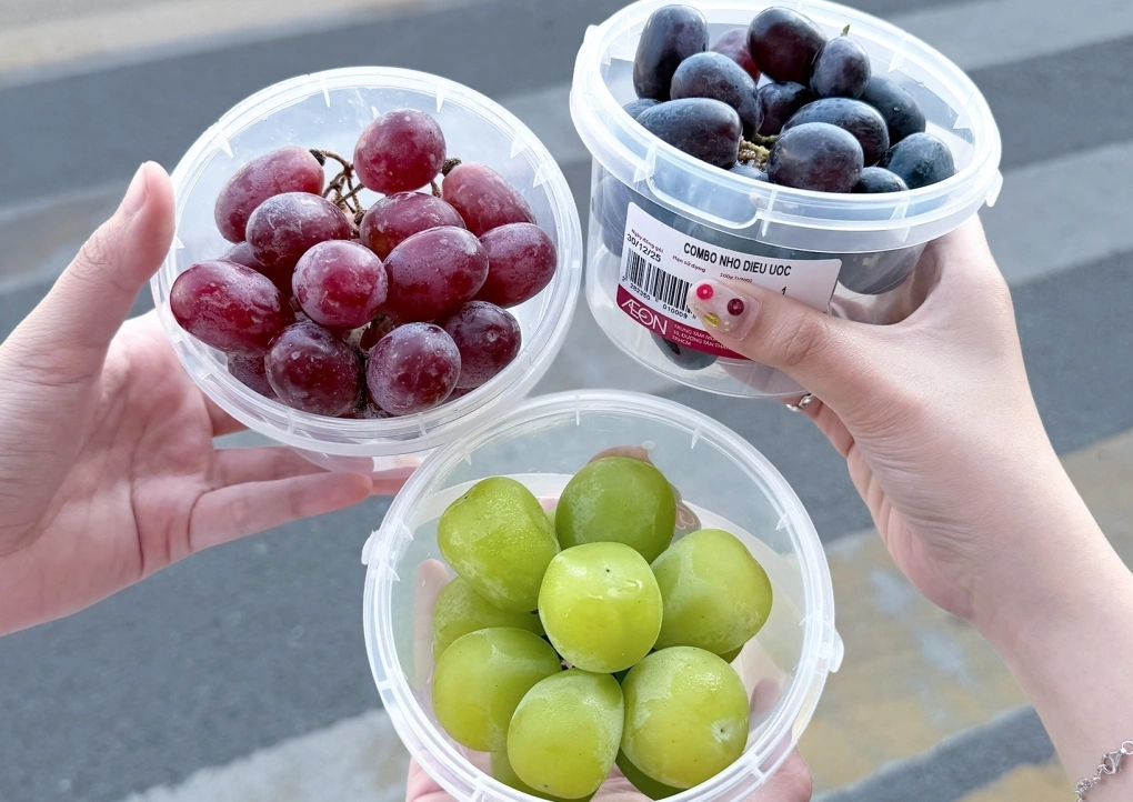 Giải mã tục lệ ăn 12 trái nho ước nguyện đêm giao thừa