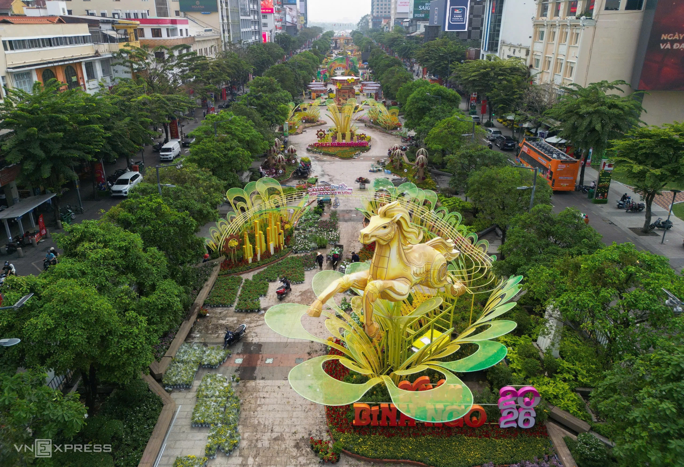 Đường hoa Tết Nguyễn Huệ trước khai mạc