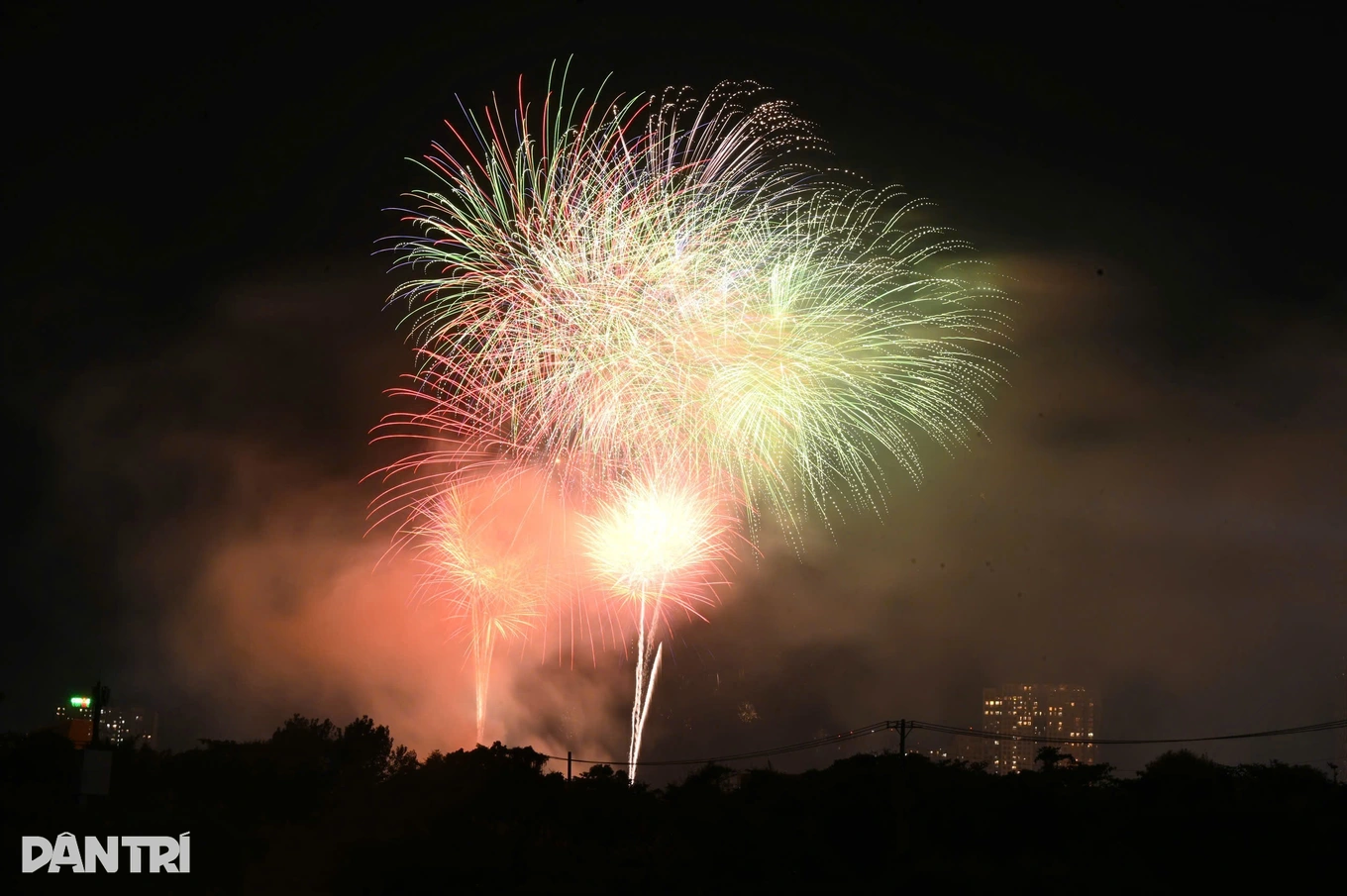 Việt Nam rực rỡ chào đón 2026