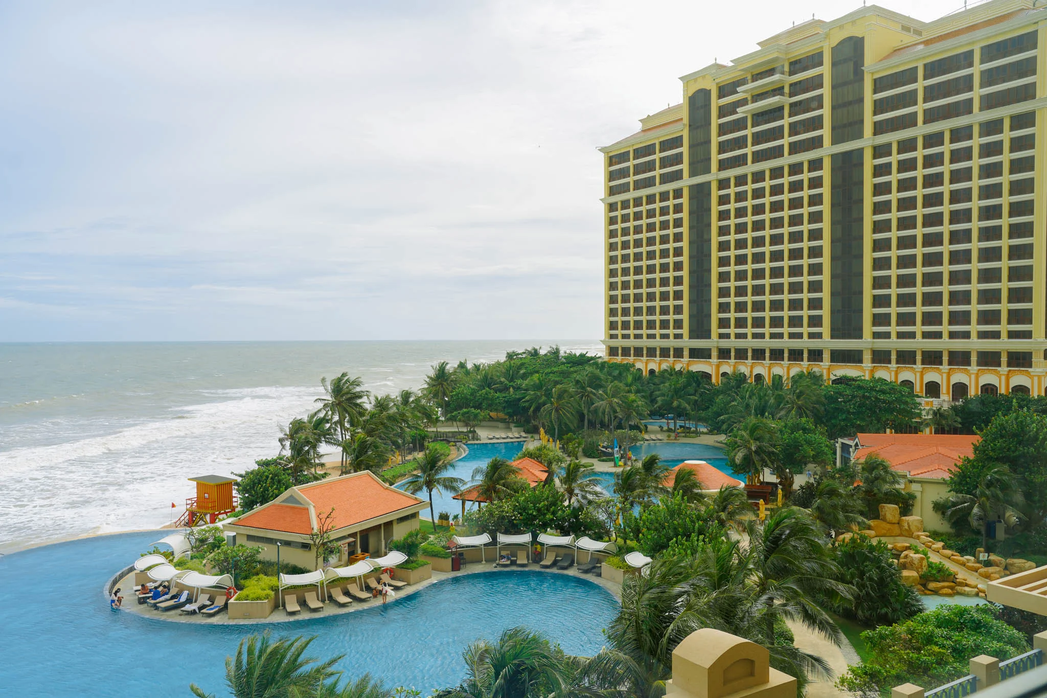 Một ngày trong “quận vui” bên biển Hồ Tràm