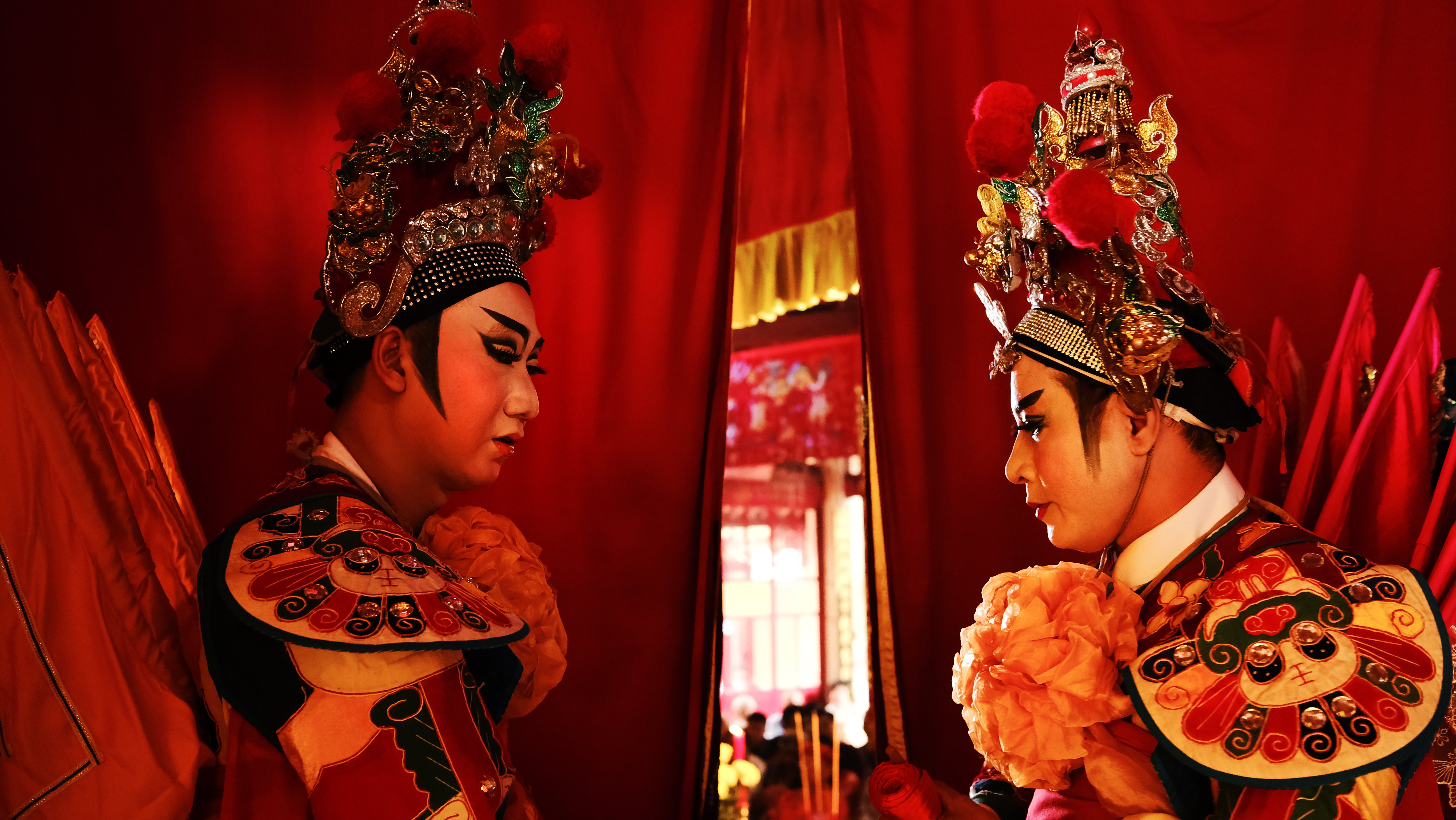 Sắc đỏ qua lăng kính nhiếp ảnh gia Tín Phùng