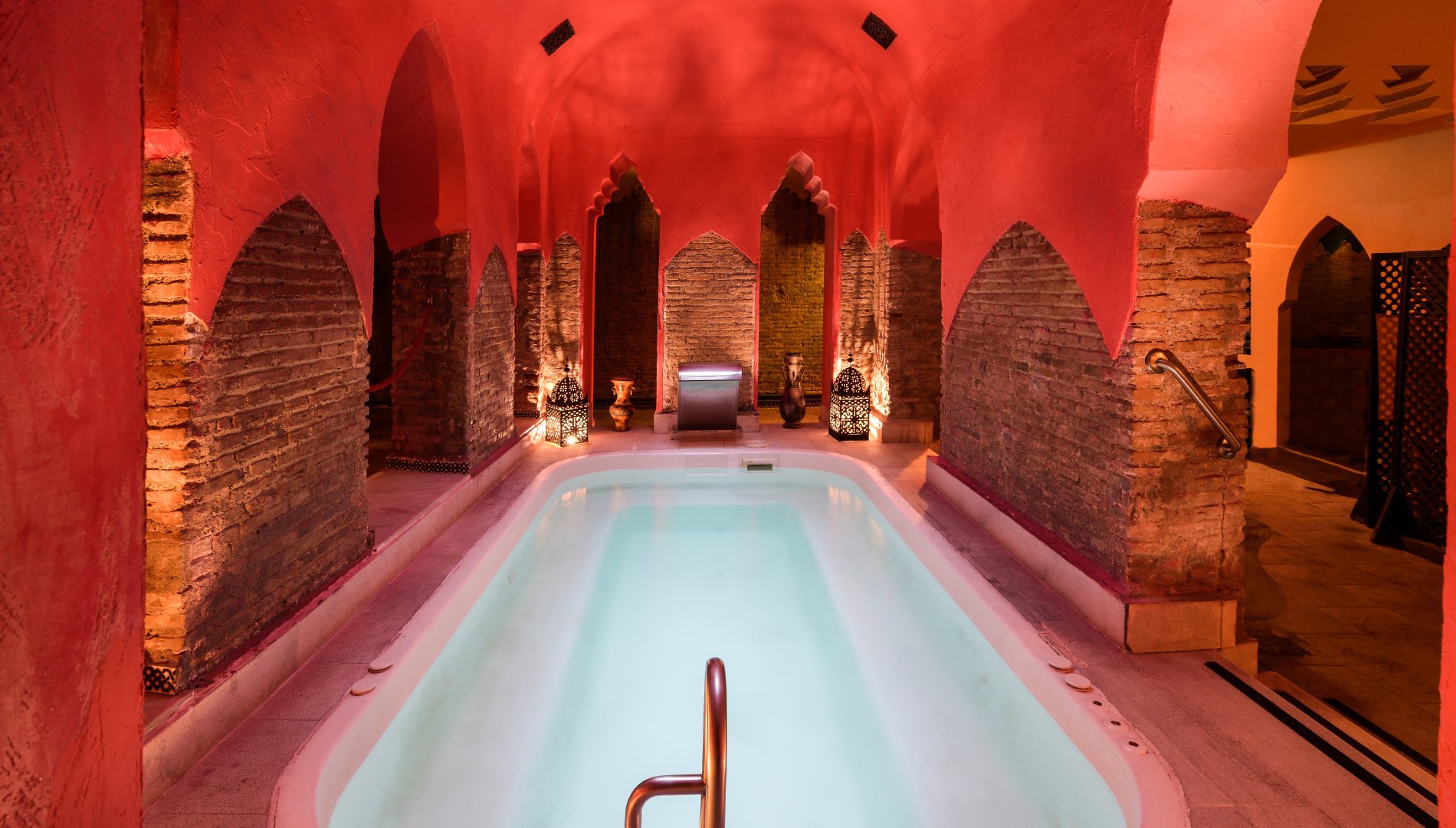 Nhà tắm công cộng ở Thổ Nhĩ Kỳ có gì mà thu hút khách đến vậy?