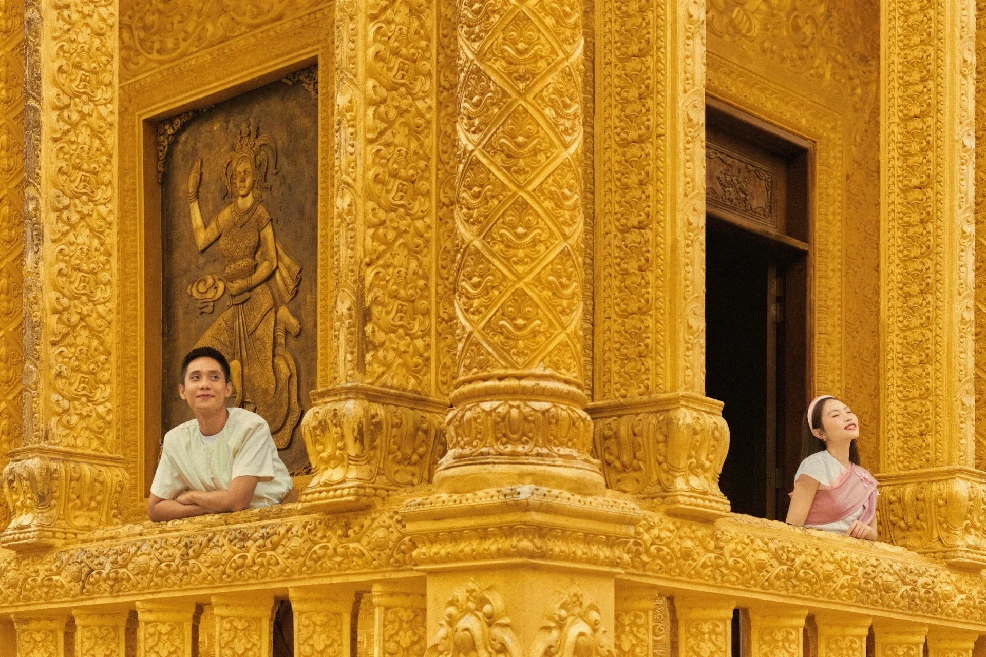 Bên trong ngôi chùa Khmer dát vàng đang 'hot' nhất Trà Vinh