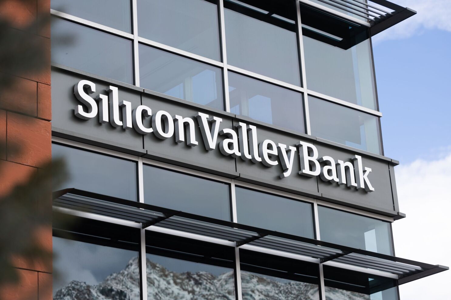 Bài học quản trị rủi ro thanh khoản từ sự sụp đổ Của Silicon Valley Bank (SVB) 2023