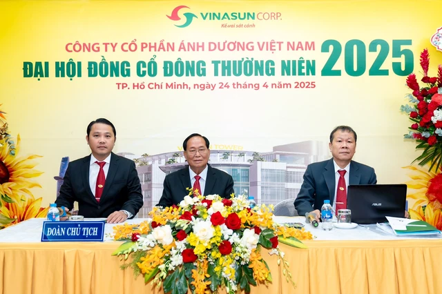ĐHCĐ Vinasun: Đặt kế hoạch lãi 2025 giảm 36%, lãnh đạo trăn trở về "sức ép" đối thủ Grab huy động 12 tỷ USD, XanhSM nâng vốn lên 18.000 tỷ