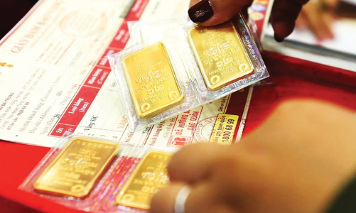 Mua bán “trao tay” ngoại tệ, vàng không phép sẽ bị phạt và tịch thu tài sản