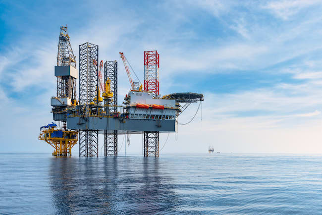 Dầu vọt hơn 5% sau các lệnh trừng phạt Nga của Mỹ