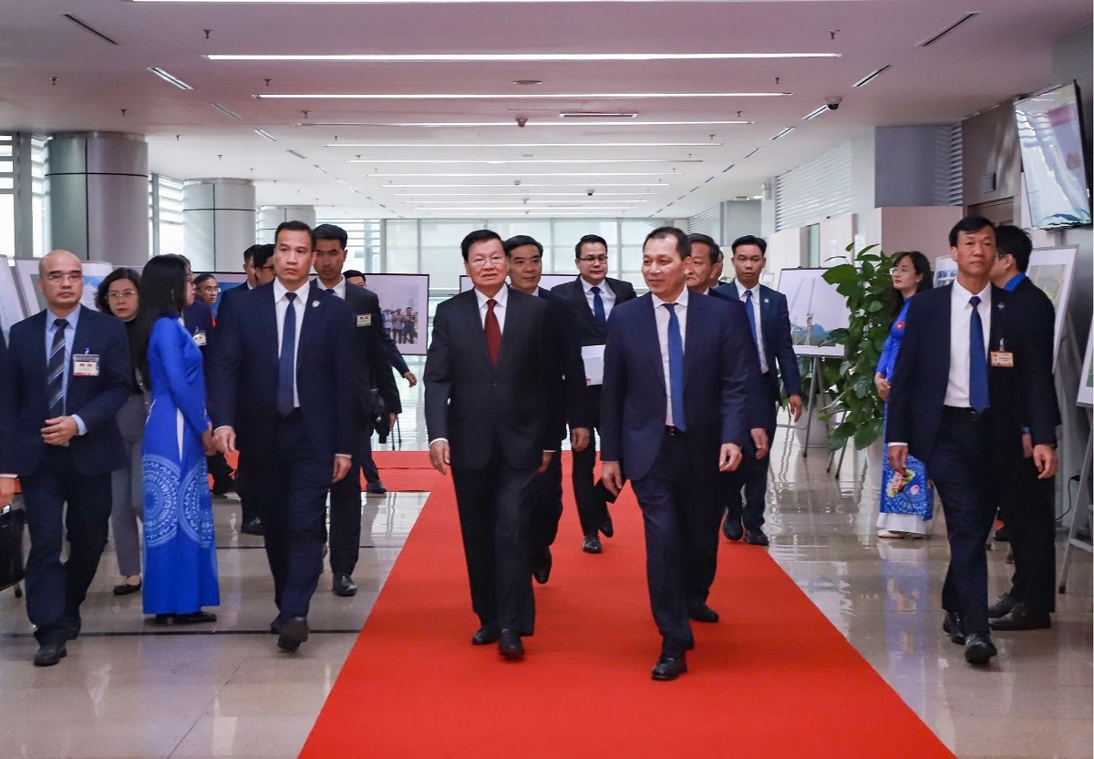 Tổng Bí thư, Chủ tịch nước Lào thăm EVN: Thúc đẩy hợp tác năng lượng
