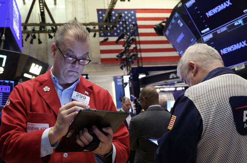 Chứng khoán Mỹ bán tháo dữ dội, Dow Jones "bay" gần 1.700 điểm, giá dầu sụt 6%