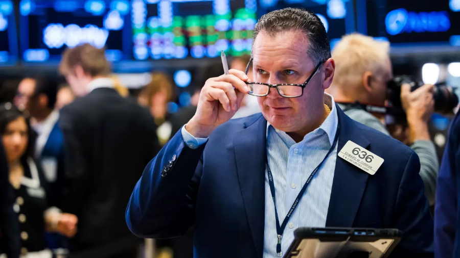 Cổ phiếu công nghệ giữ trụ chứng khoán Mỹ, dầu thô vững giá sau tin OPEC+