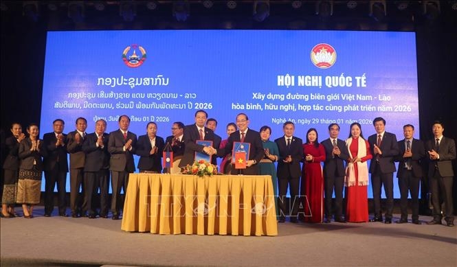 Xây dựng đường biên giới Việt Nam - Lào