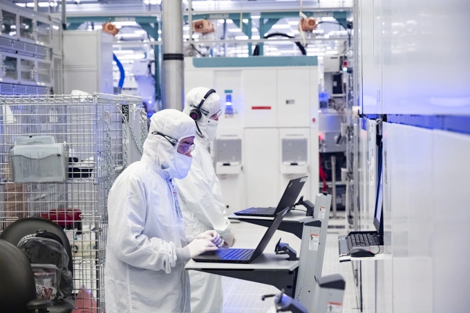 Intel 'dự kiến sa thải 10.000 nhân viên nhà máy'
