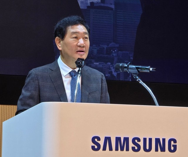 CEO Samsung: Hãy xem thử thách là cơ hội tái sinh